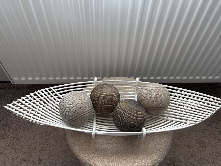 Drewniana misa na dekoracje lub owoce