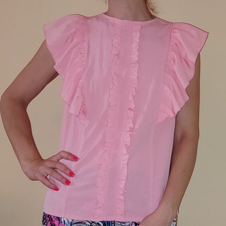 Розовая блуза с рюшами