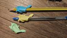 Conjunto de adaptadores / pegas para lápis e/ou canetas