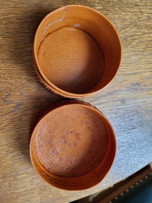 Okrągłe pudełko (puzderko) skórzane - nowe