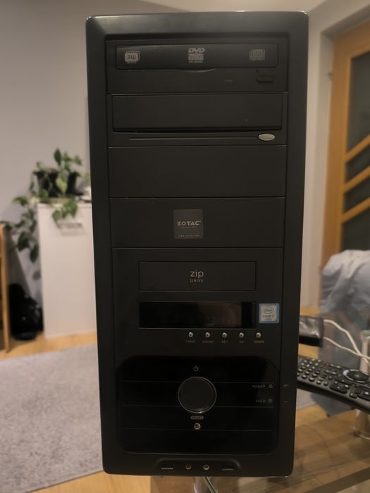Komputer stacjonarny I7 6700k/16gb RAM DDR 4/1TB dysk SSD/850W