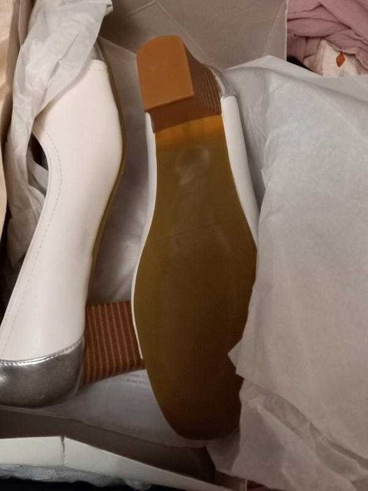 Новые красивые туфли размер 39 кожа