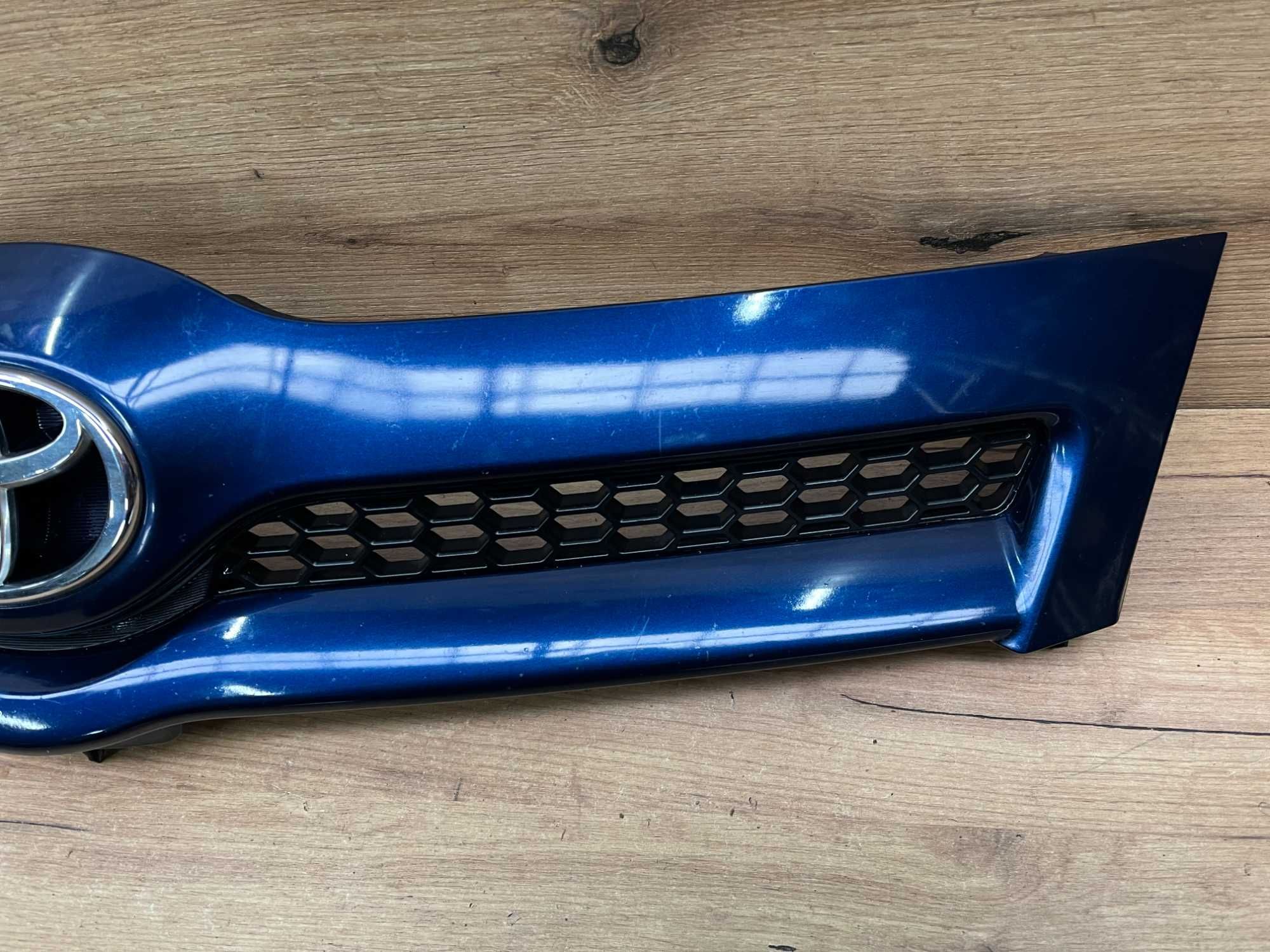 Grill/atrapa zderzaka Toyota Corolla Verso