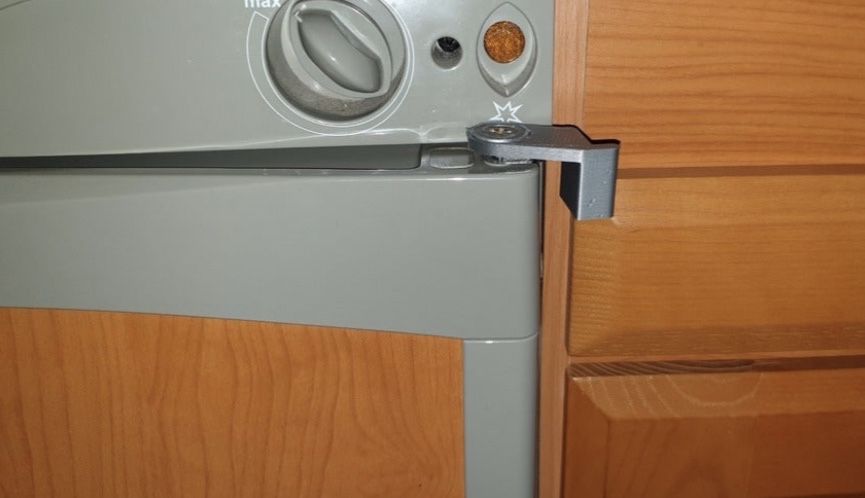 Peça Fecho Porta Frigorifico Electrolux Caravana