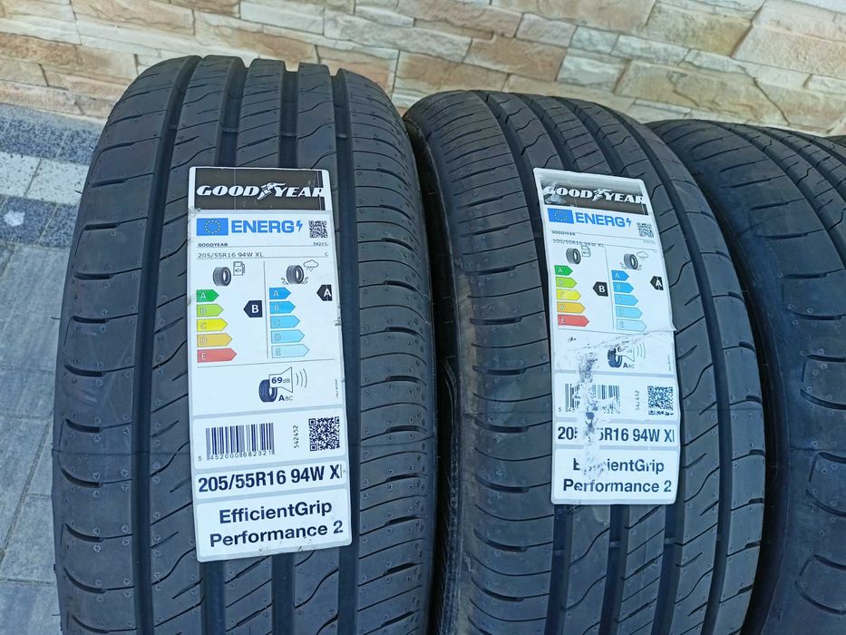 2  opony 205/55R16 goodyear   ,  8-9mm ,   DEMO   ,  2022 r