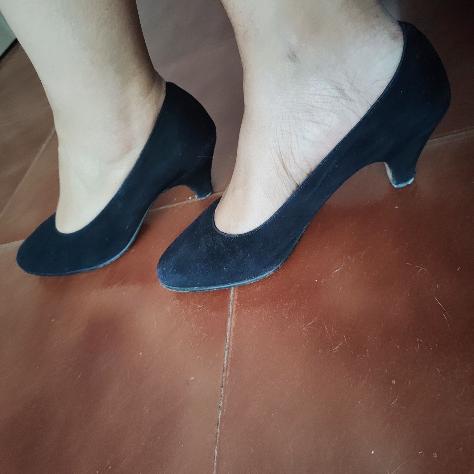 Sapatos clássicos Charles salto médio pretos 37