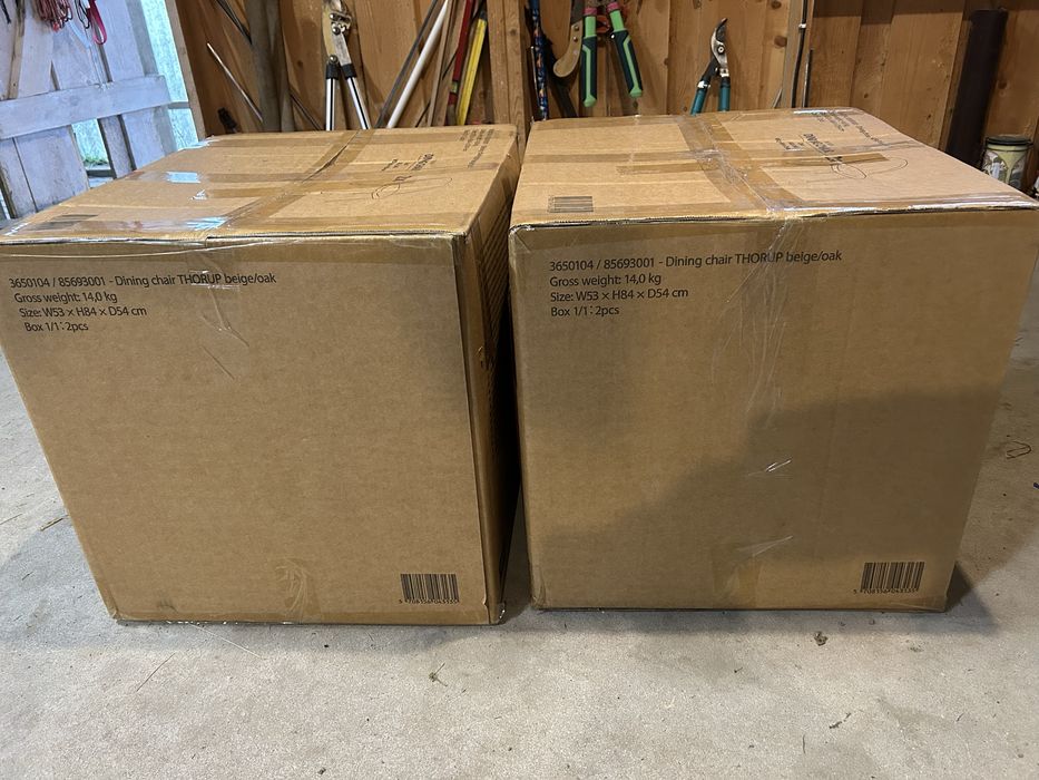 Sprzedam zestaw czterech krzeseł w atrakcyjnej cenie.