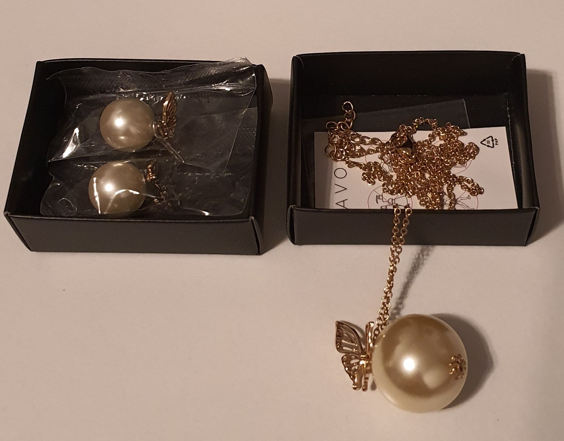 Avon komplet biżuterii złoto perły kolczyki naszyjnik