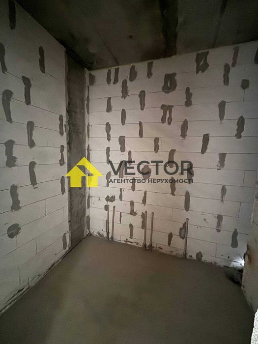 Однокімнатна на 3-му поверсі в ЗДАНОМУ будинку. Вікна у двір!