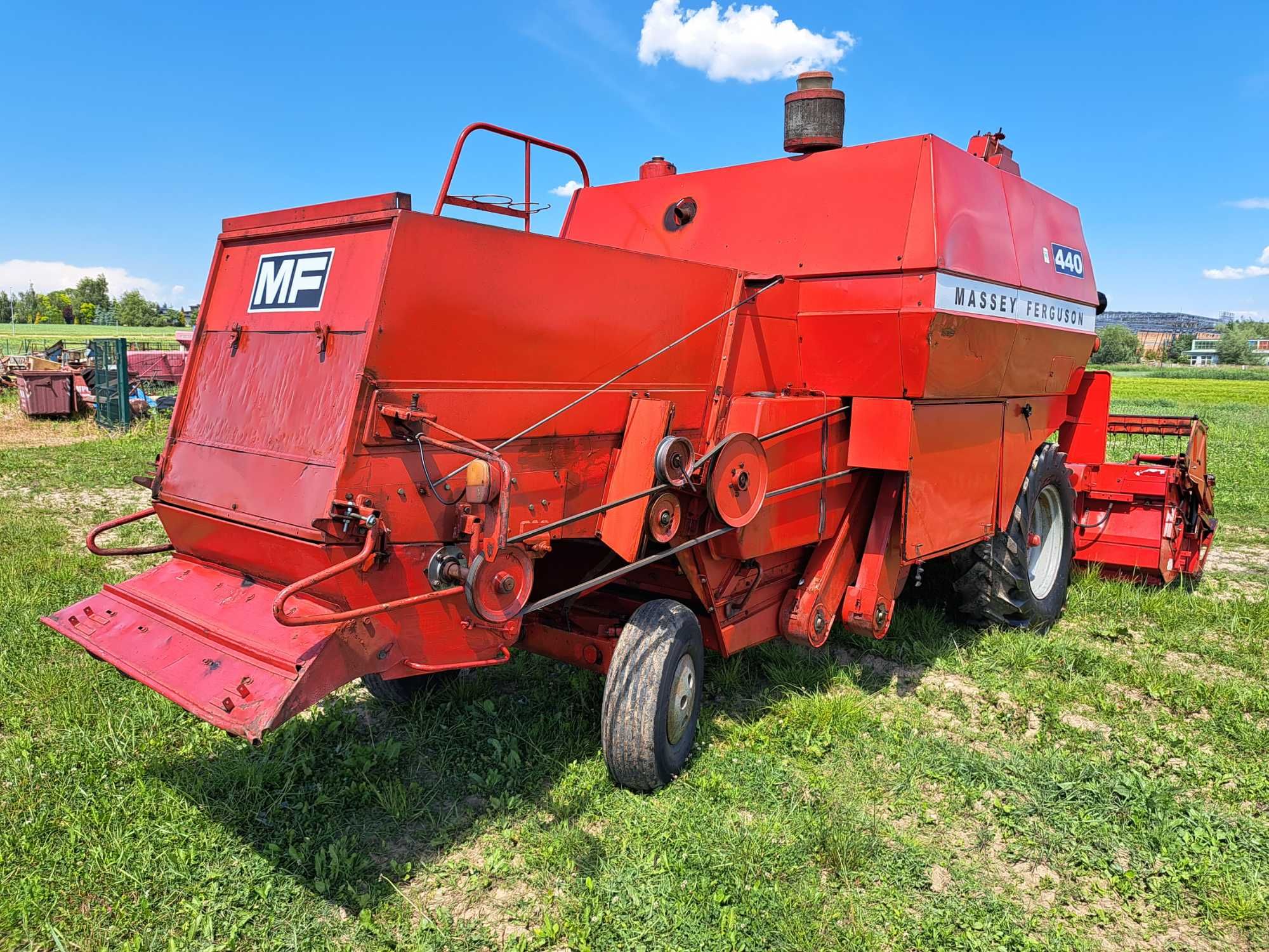 Kombajn zbożowy, do zboża Massey Ferguson MF 187 440 Perkins sieczk