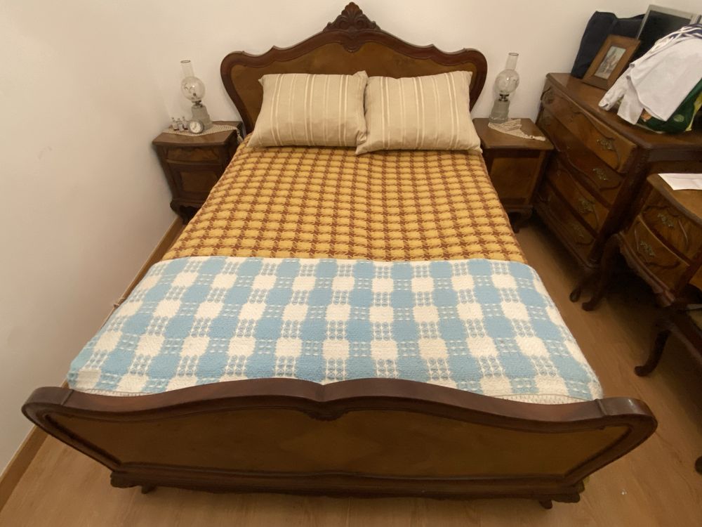 Mobilia de quarto antiga. Tudo 200€ sem colchao