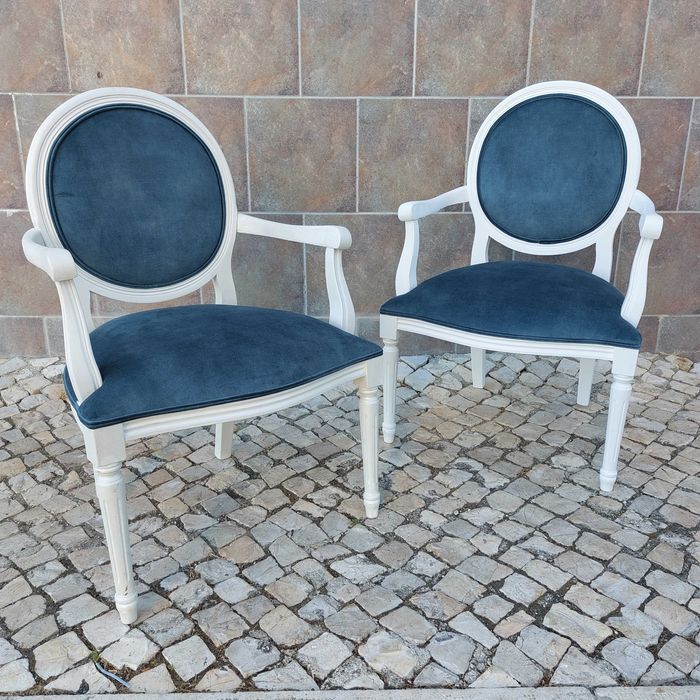 Cadeirões em veludo azul
