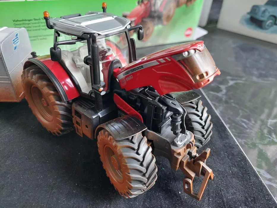 Siku 8608 Massey Ferguson 8680+ przyczepa z krowami 1:32