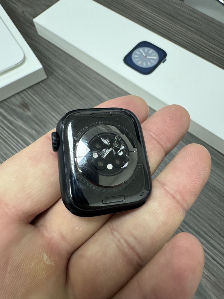 Продам Apple Watch 8 41 официальные