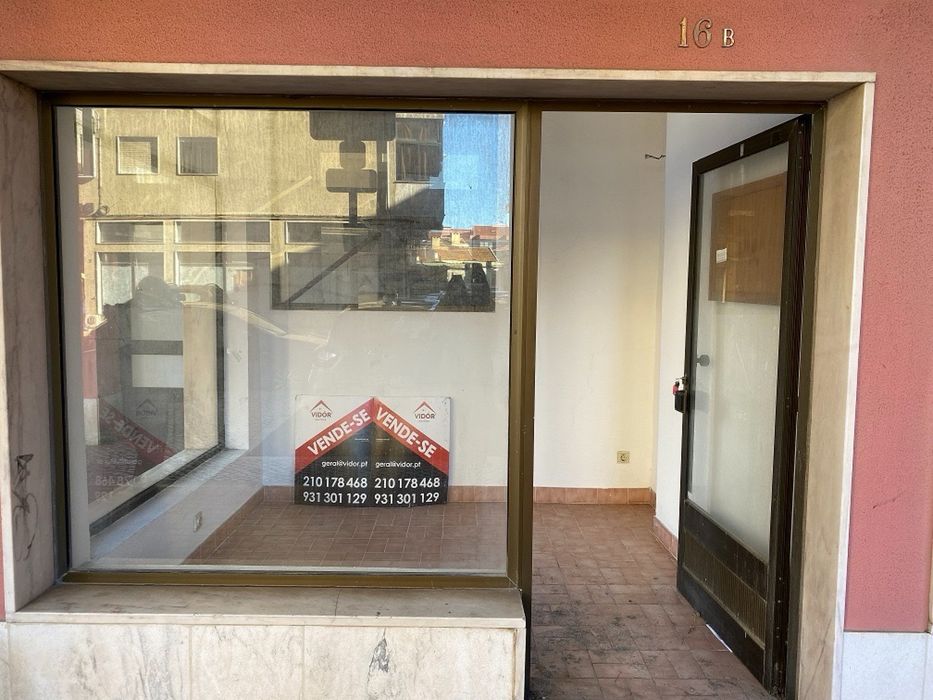 RENT Loja para arrendar no centro de Sacavém junto a Parque das Nações