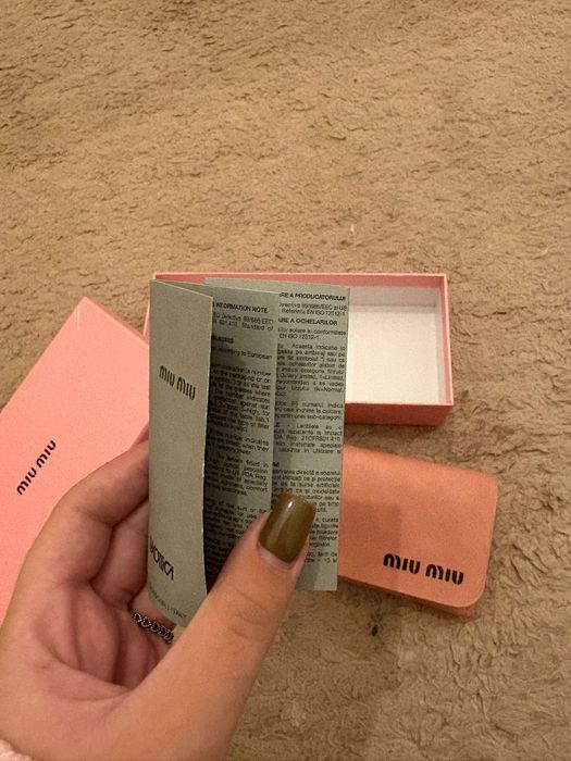 Óculos Miu Miu (entrega a mão ermesinde)