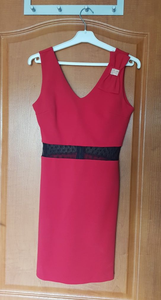 Czerwona sukienka S