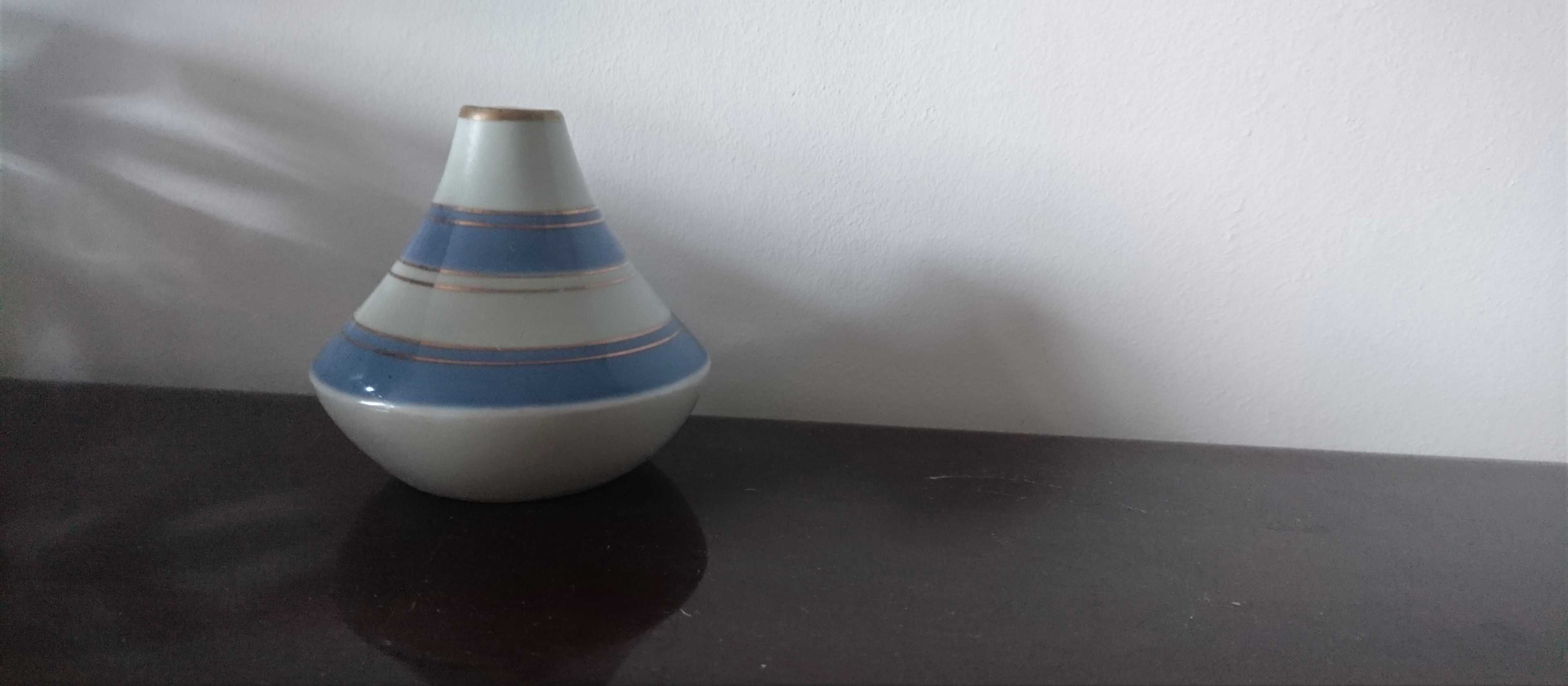 миниатюрная ваза цветное стекло винтаж ретро вазочка Рига времен СССР