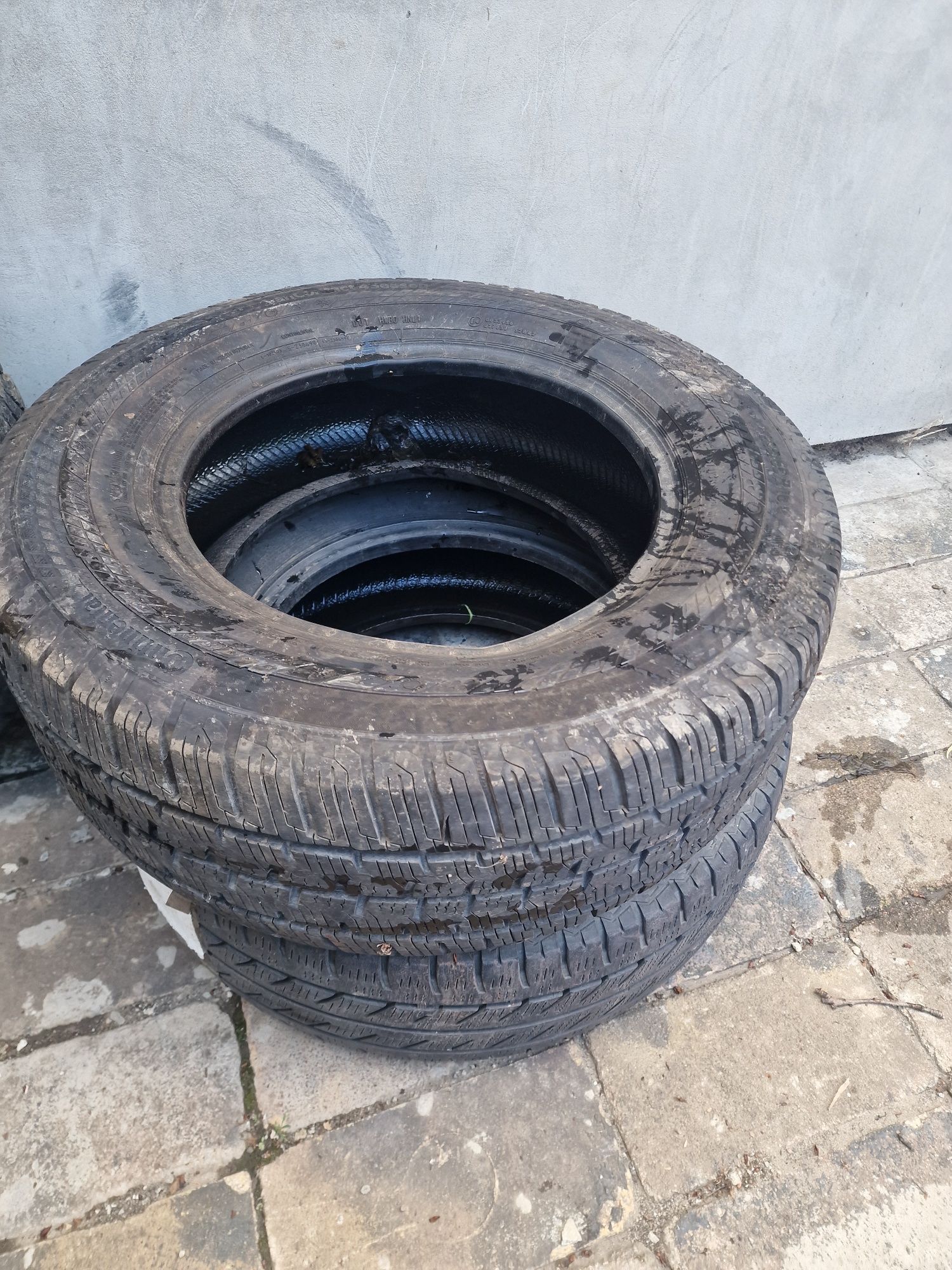 Continental 235/65/r16 c, демисезонна.