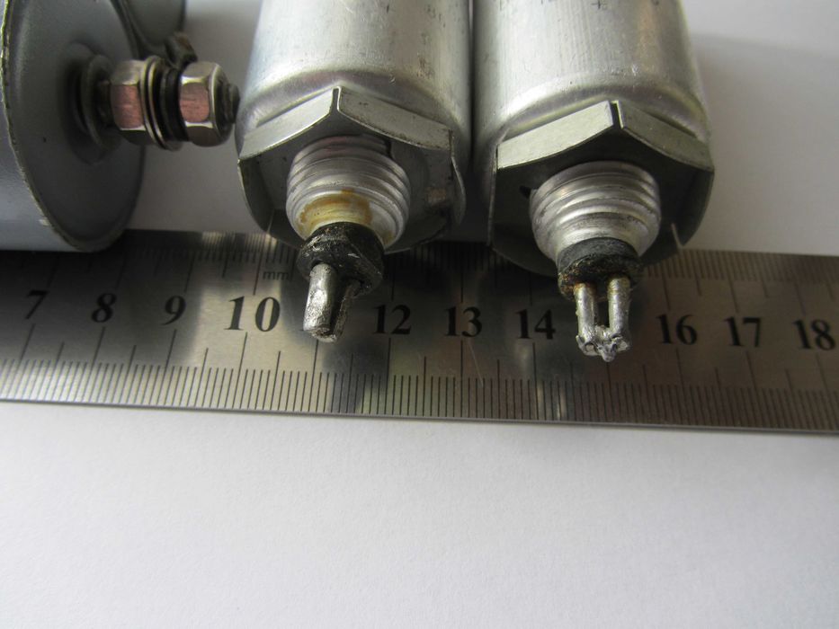 Продаються конденсатори .