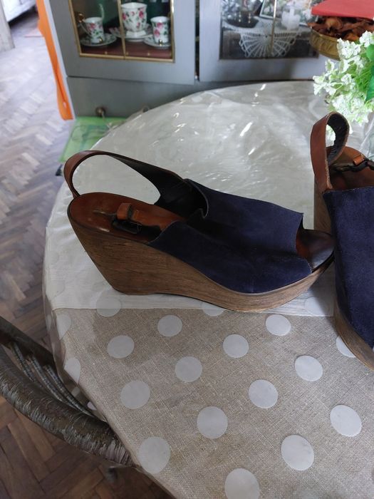 босоніжки шкіряні