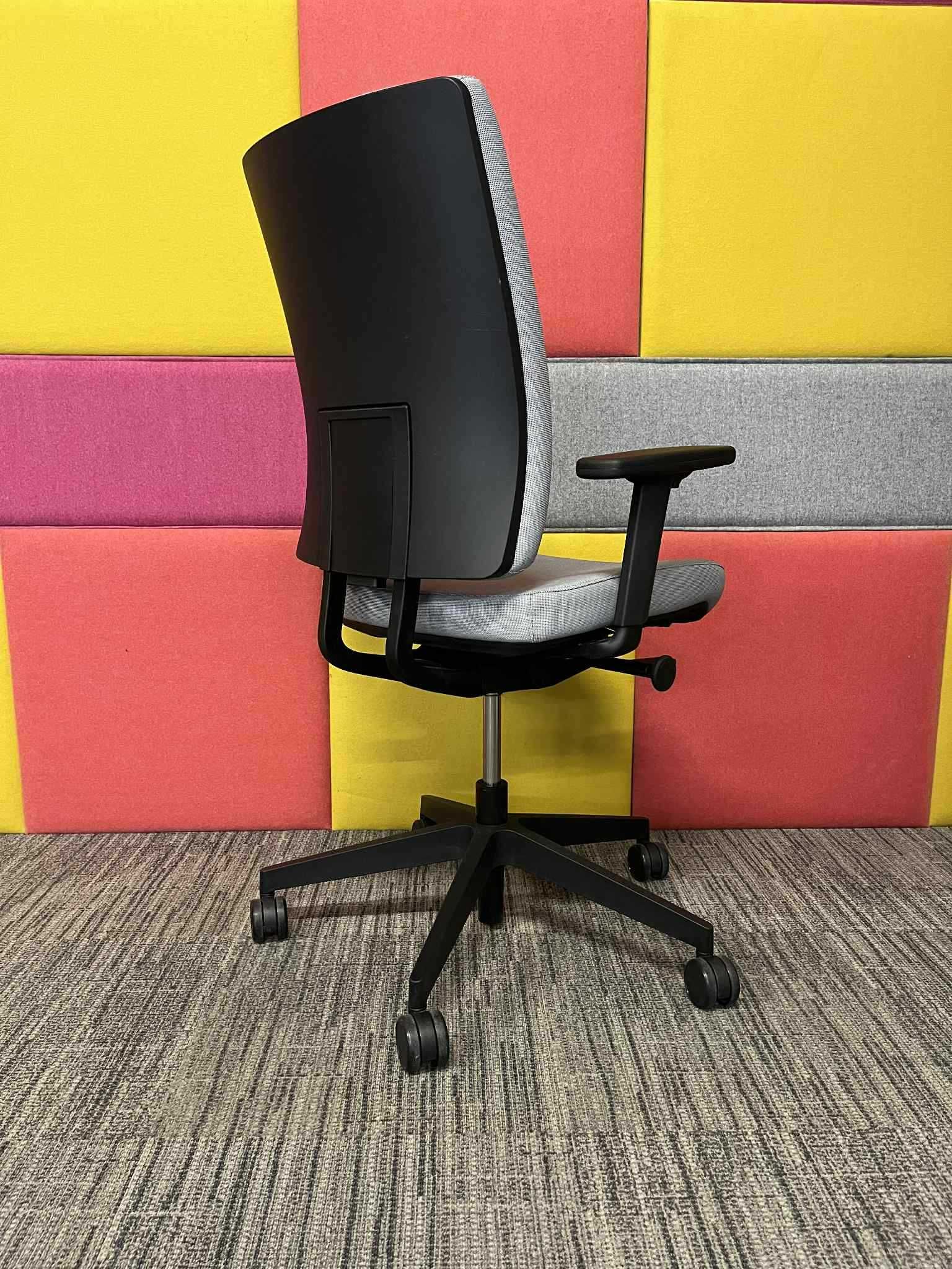 Fotel biurowy obrotowy ergonomiczny Profim Veris 101SFL okazja!