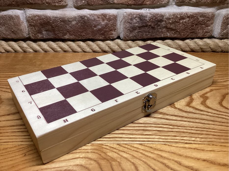 Шахи шахматы дерев'яні  Нові! розмір дошки 30х30см