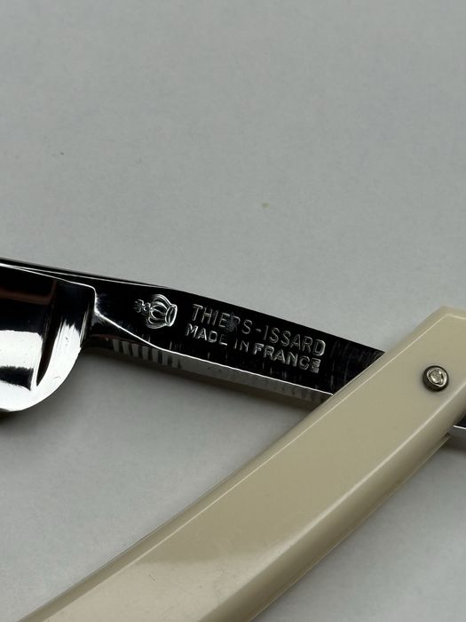 Опасная небезпечна бритва