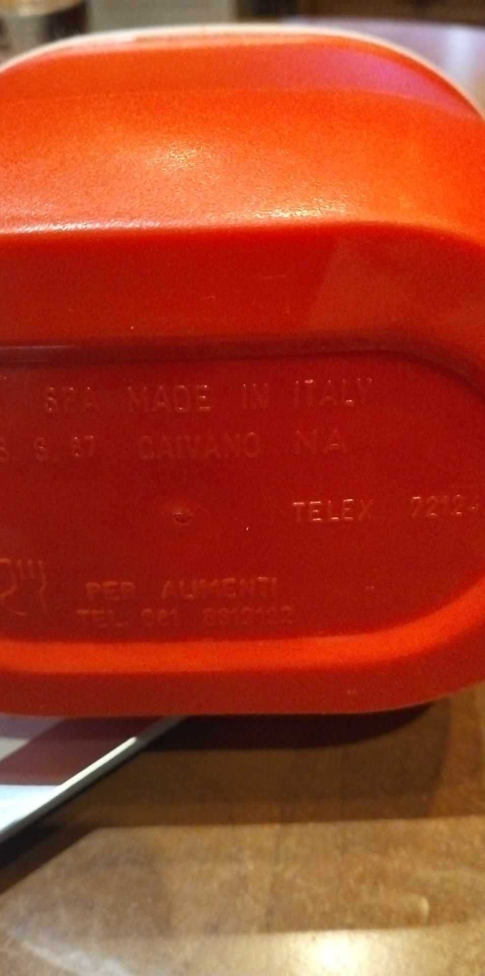 Butelka, termos  w kolorze czerwonym produkcji włoskiej - vintage