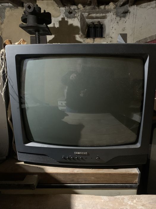 Televisoes antigas em foncionamento