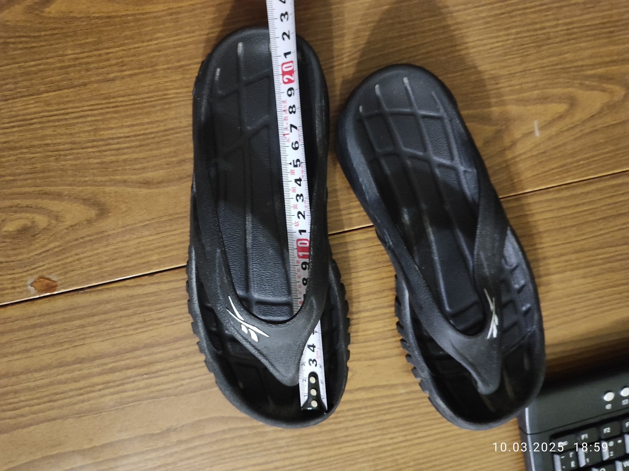 Шльопанці Reebok
