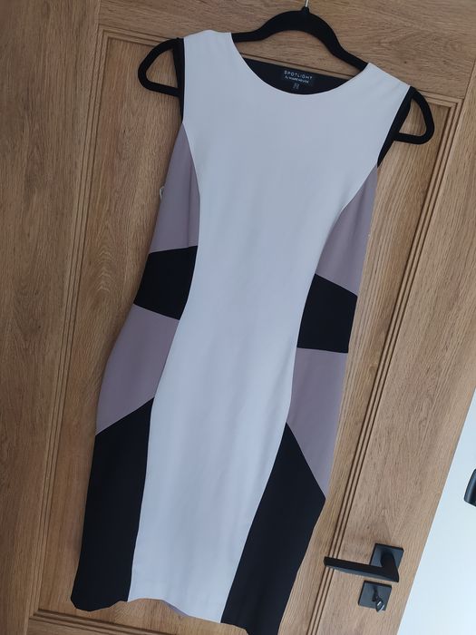 Sukienka wyszczuplająca werehouse 38/40 M/L plecy dopasowana