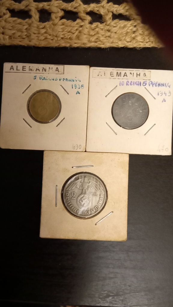 Três moedas nazis
