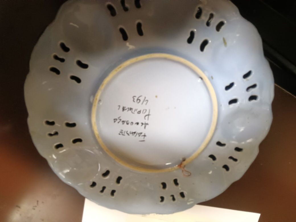 Vendo pratos decorativos.