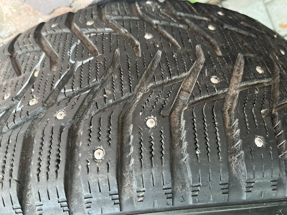 Резина р17 225/50 зима шиповка