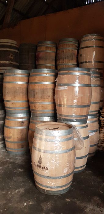 Beczka po winie drewniana DĘBOWA szczelna JASNA dekoracyjna 225 litrów