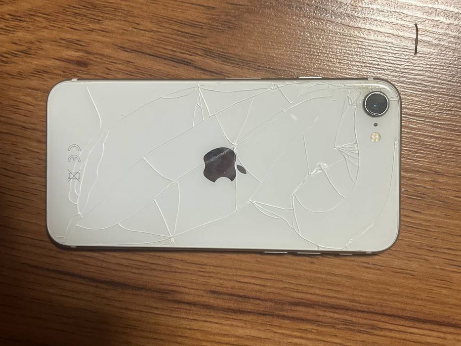 Подам айфон se 2020