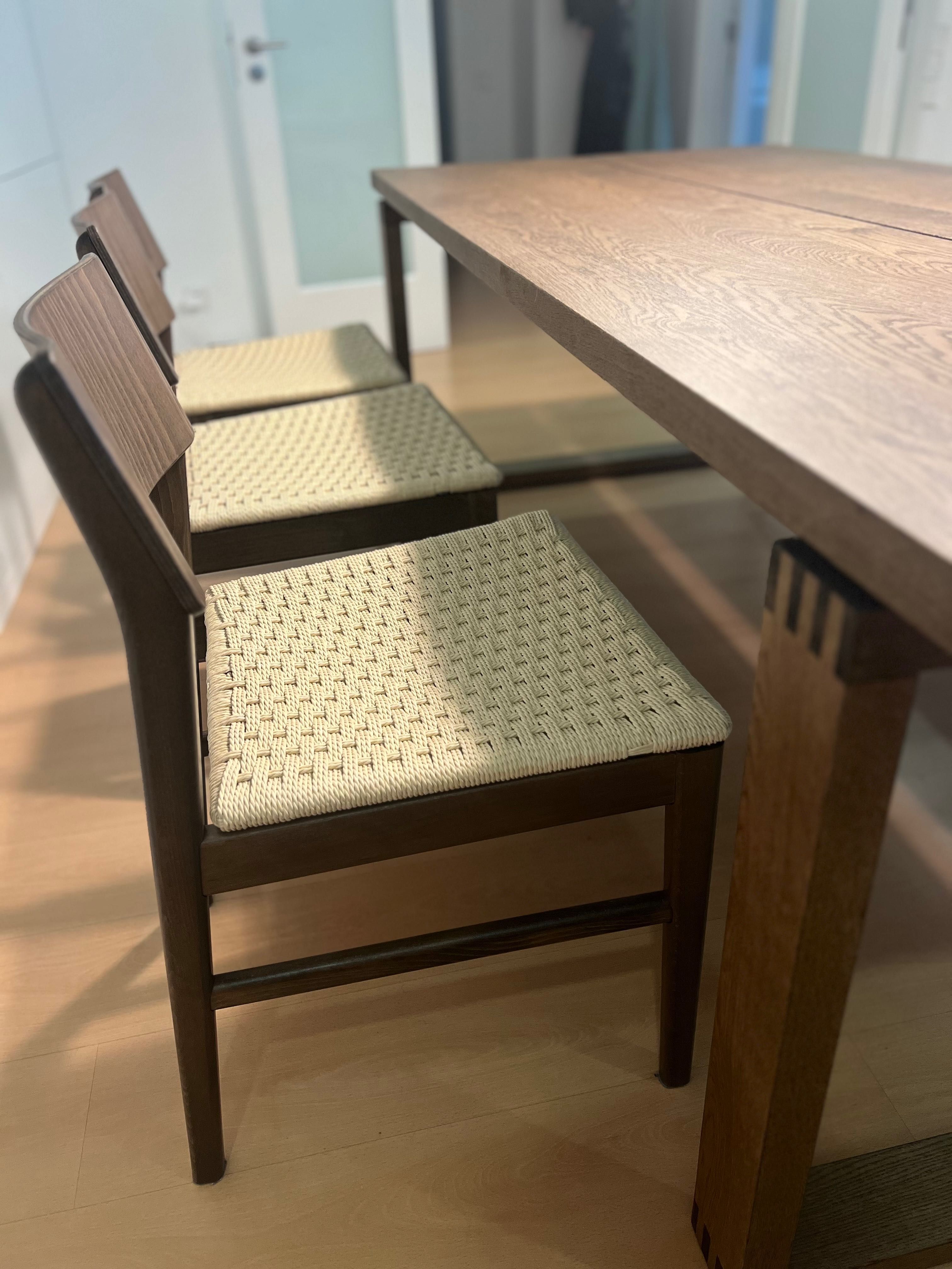 Mesa de jantar novissima 6 lugares em Carvalho castanho