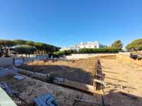 Lote com projeto aprovado para V3+1 em Quarteira, Algarve