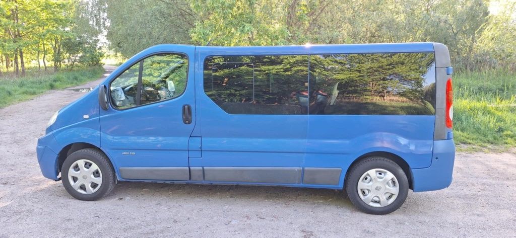 Renault Trafic 2014r.  9os. LONG 2.0DCI Klima tempomat.