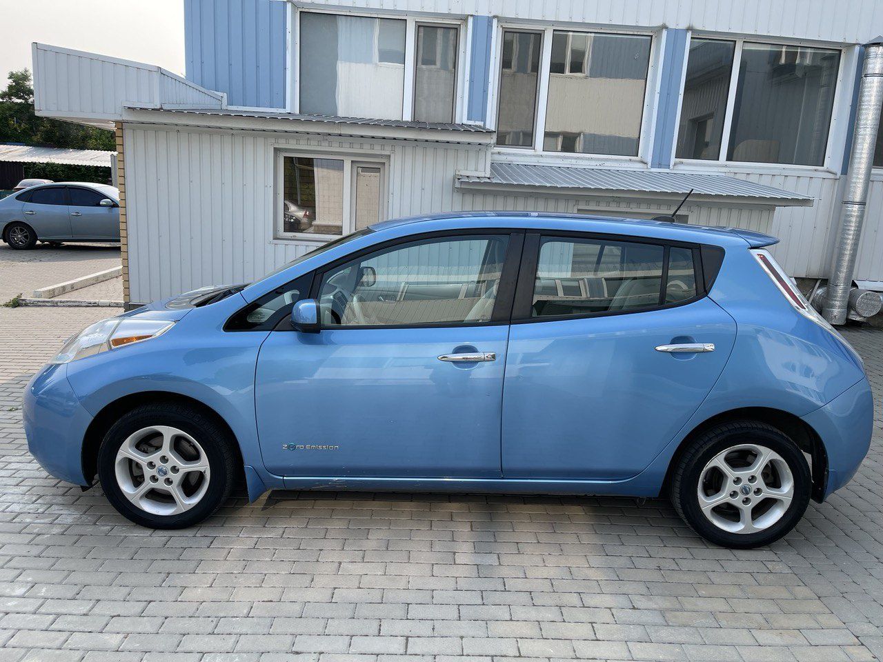 Продам Nissan Leaf