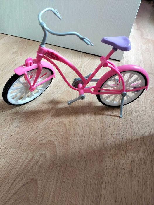 Bicicleta e capacete da Barbie