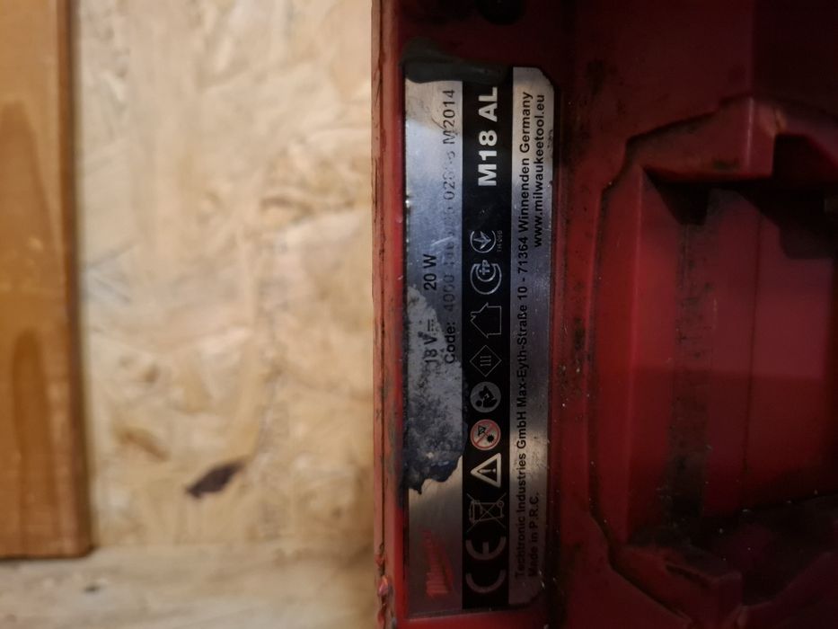 Latarka reflektor akumulatorowy Milwaukee M18AL