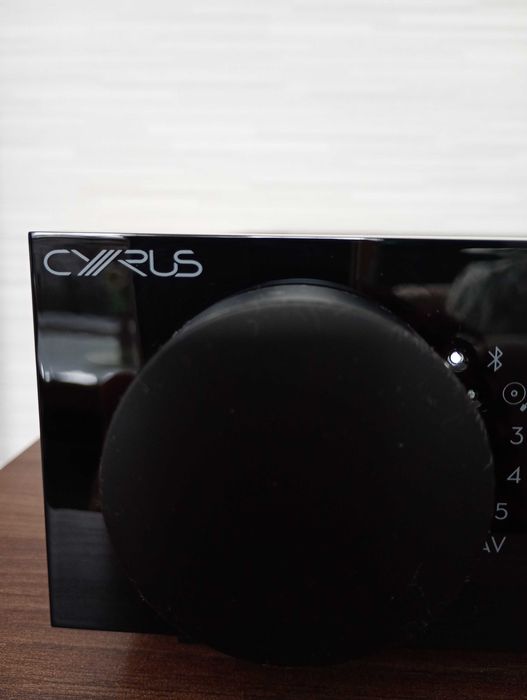 Wzmacniacz Cyrus One