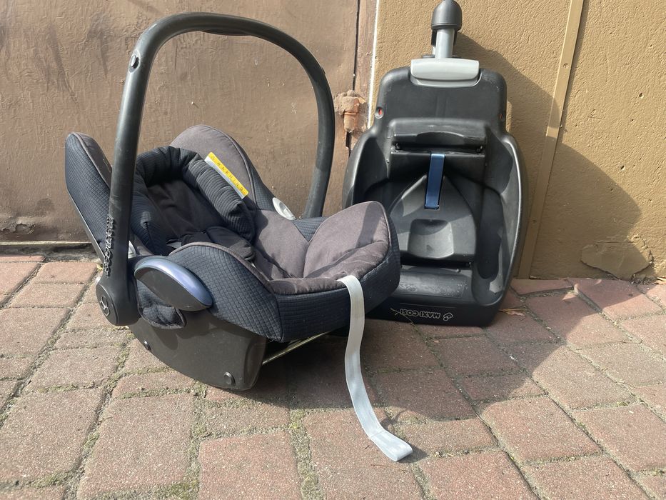 Fotelik MAXI-COSI Cabriofix + Baza na pasy EASYBASE 2 + Lusterko