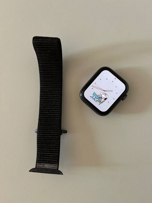 Apple Watch Series 4 (GPS) 44 mm — Space Gray Aluminum