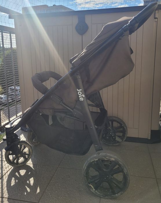 Joie Litetrax 4 DLX Coal – wózek spacerowy plus gratisy