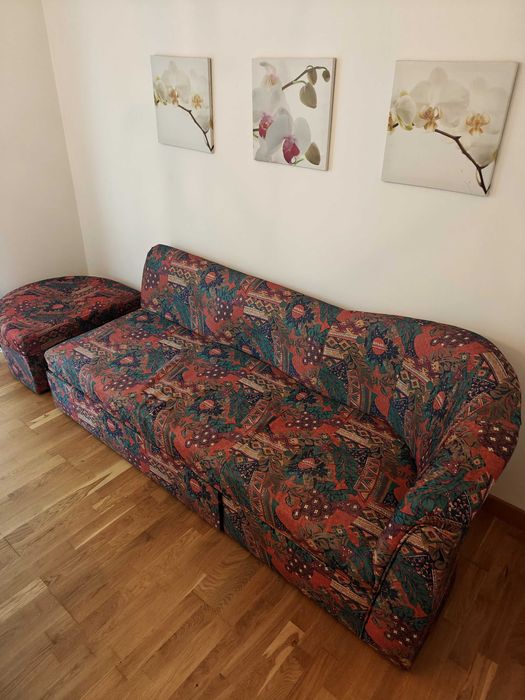Sofa z półokrągłą pufą