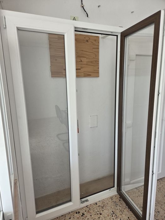 Janela (Porta) em PVC Branco/Castanho
