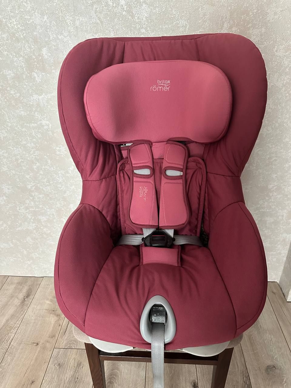 Britax Römer King II.
Это автокресло группы 1 (для детей весом 9-18 кг